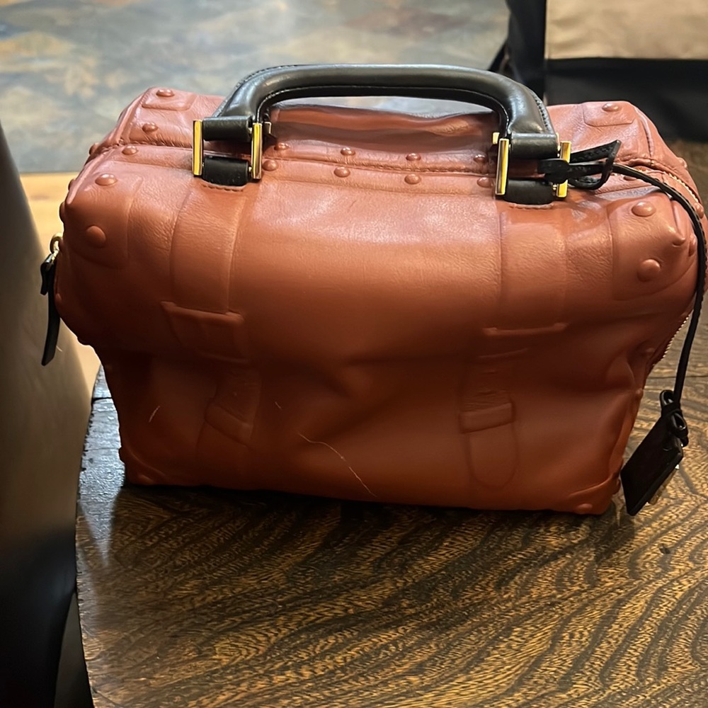 Rare Kate Spade find! Tiny Trunk….like new!